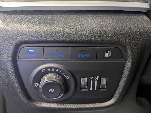 Used 2023 Jeep Grand Cherokee 4x4 image 32