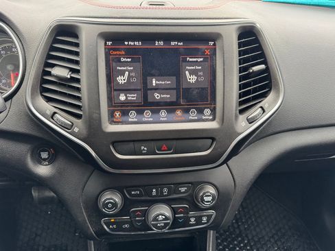 Used 2019 Jeep Cherokee Trailhawk w/ Cold Weather Group AWD/4WD image 9