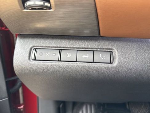 Used 2024 Nissan Pathfinder Platinum w/ Black Appearance Package image 18