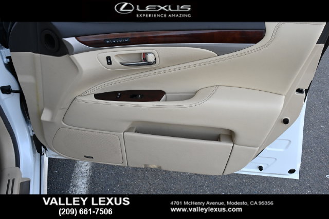 Used 2015 Lexus LS 460 w/ Comfort Package RWD image 19