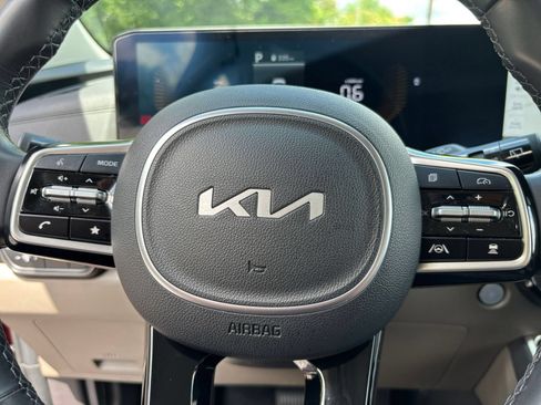 Used 2026 Kia Carnival FWD image 29