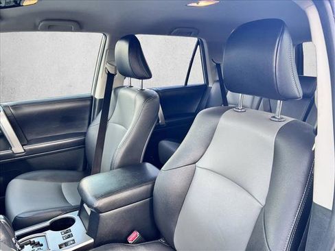 Used 2018 Toyota 4Runner SR5 Premium image 16