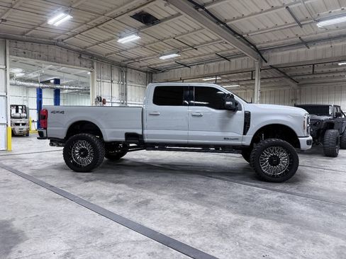 Used 2025 Ford F350 Lariat w/ Black Appearance Package AWD/4WD image 2