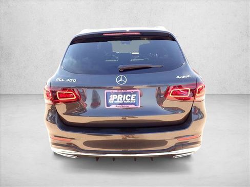 Used 2022 Mercedes-Benz GLC 300 4MATIC image 3