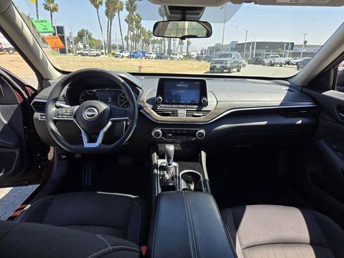 Used 2024 Nissan Altima 2.5 SV image 14