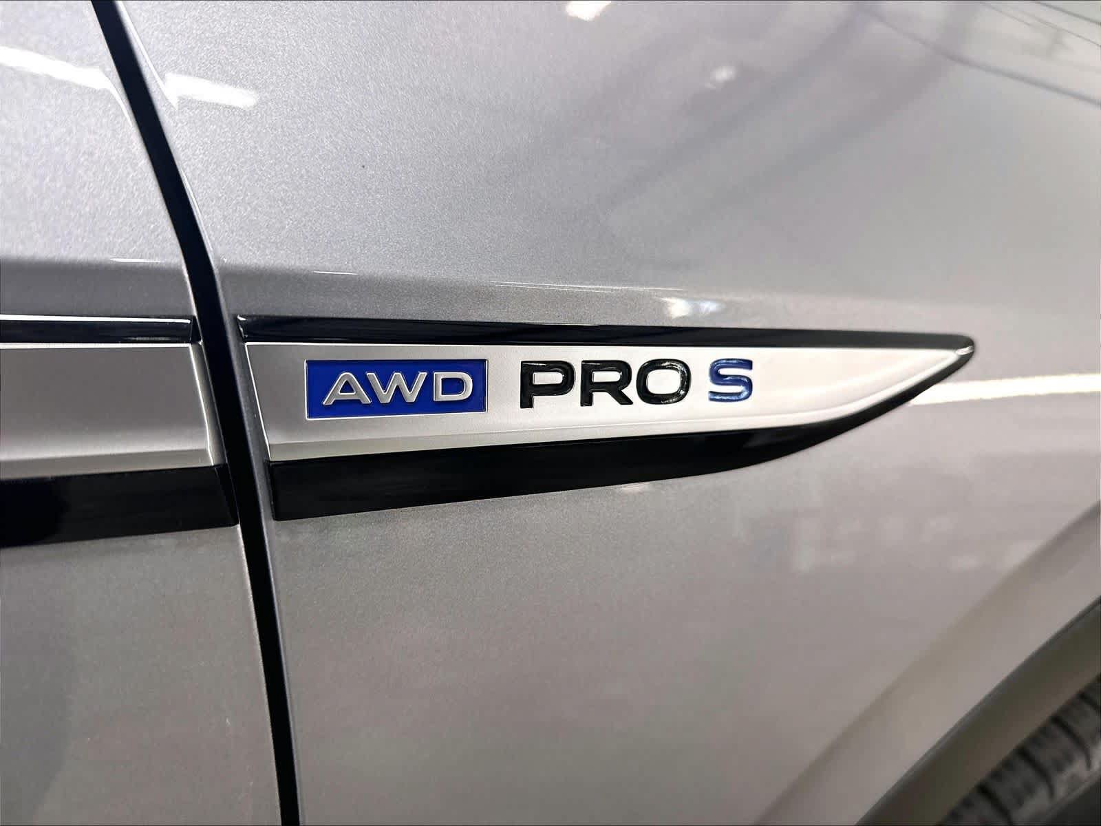 Used 2023 Volkswagen ID.4 Pro S AWD/4WD image 25