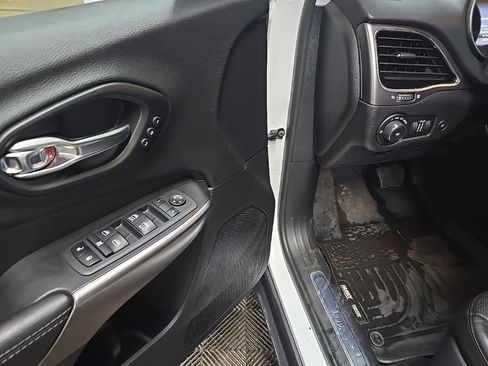 Used 2020 Jeep Cherokee Limited image 26