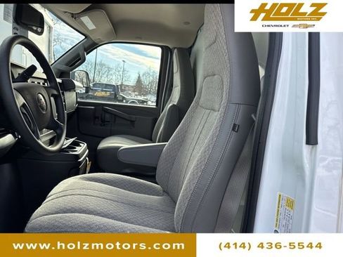 Used 2025 GMC Savana 3500 w/ Power Convenience Package image 9