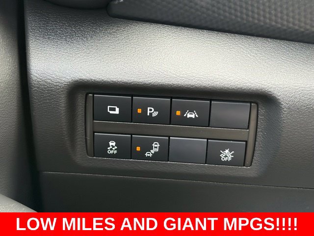 Used 2021 Nissan Kicks S FWD image 19