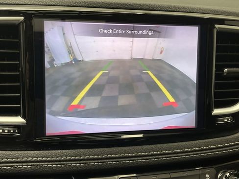 Used 2023 Chrysler Pacifica Limited image 6