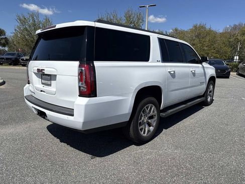 Used 2017 GMC Yukon XL SLE w/ SLE Value Package image 3