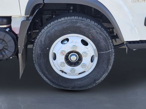 New 2025 Chevrolet Low Cab Forward image 9