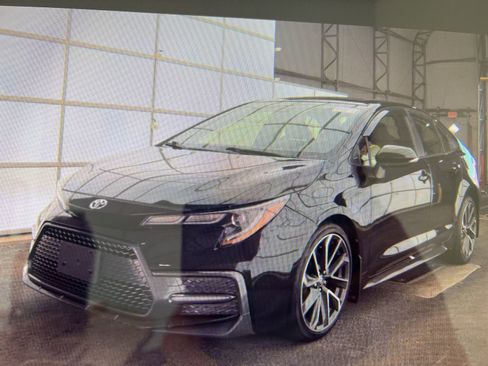 Used 2020 Toyota Corolla SE w/ SE Premium Package FWD image 1