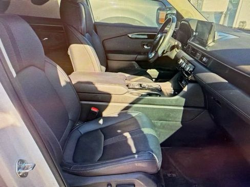 Used 2023 Honda Pilot Touring image 9