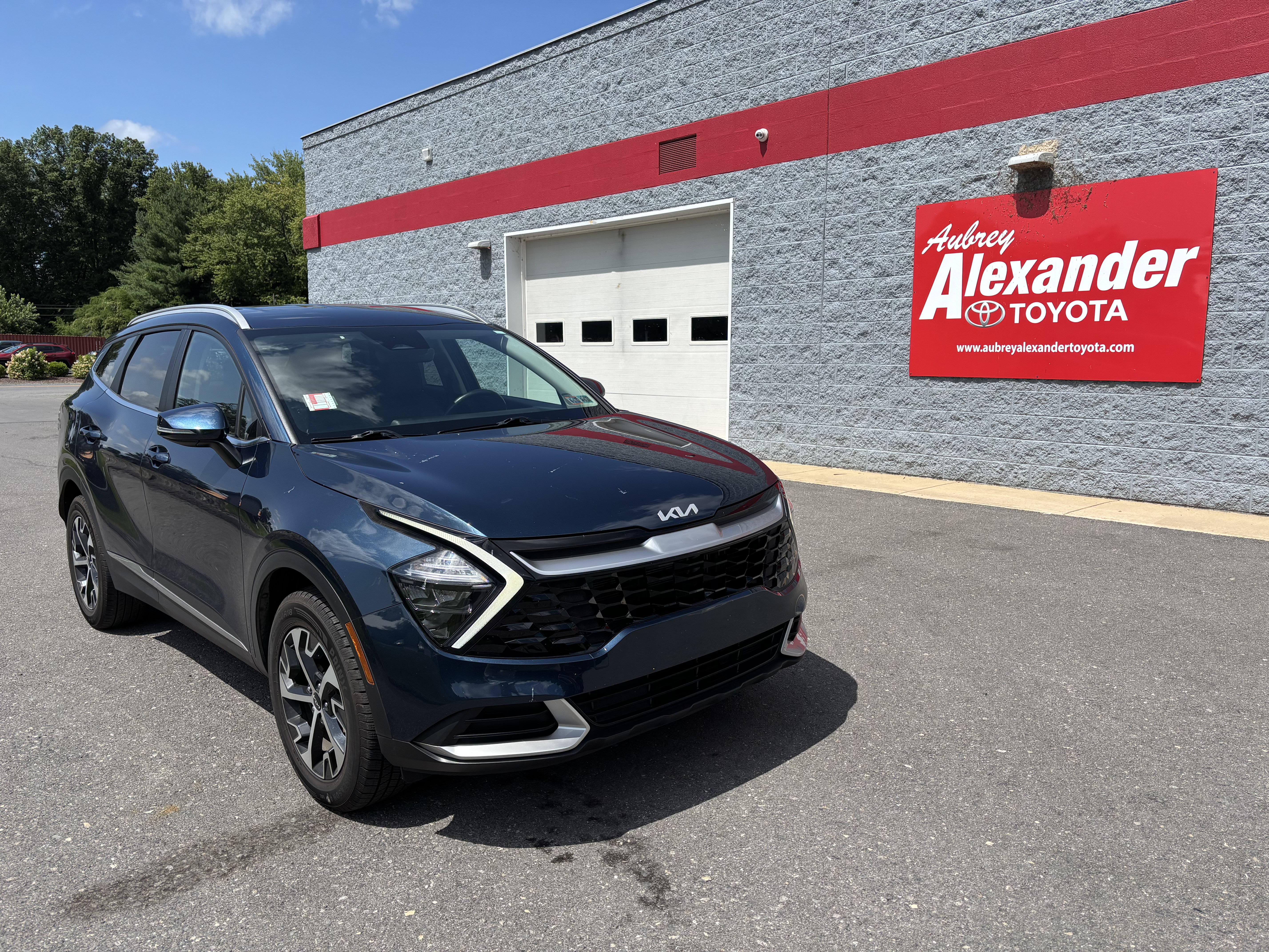 Used 2023 Kia Sportage EX AWD/4WD image 1