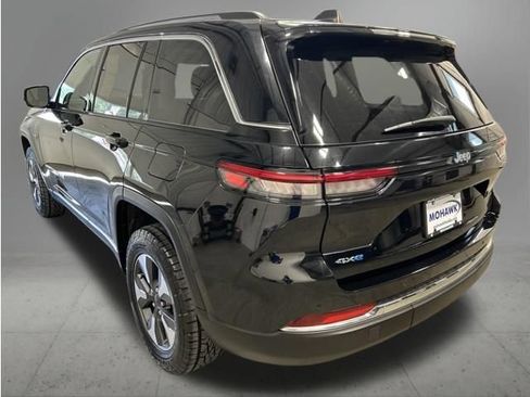 Used 2023 Jeep Grand Cherokee 4WD 4xe image 3