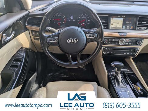 Used 2017 Kia Cadenza Premium w/ Luxury Package FWD image 14