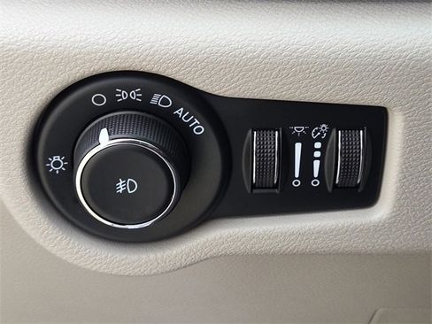 Used 2022 Chrysler Pacifica Touring-L image 25