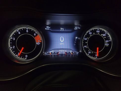 Used 2020 Jeep Cherokee Limited image 23