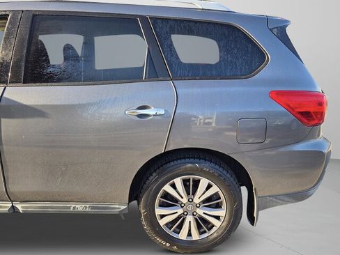 Used 2018 Nissan Pathfinder S image 27