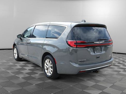 Used 2023 Chrysler Pacifica Touring-L AWD/4WD image 4