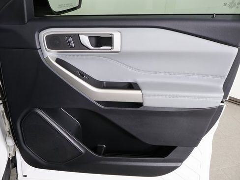 Used 2022 Ford Explorer XLT w/ Equipment Group 202A image 11