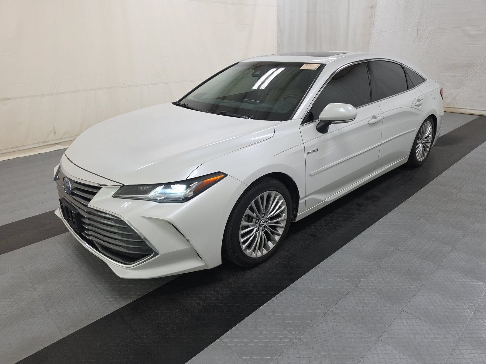 Used 2019 Toyota Avalon Limited w/ Protection Package FWD image 1