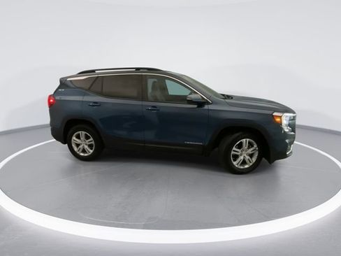 Used 2024 GMC Terrain SLE w/ Driver Convenience Package FWD image 7