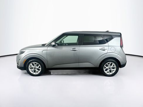 Used 2025 Kia Soul LX w/ LX Technology Package FWD image 4