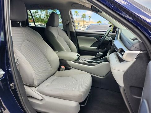Used 2021 Toyota Highlander LE image 18