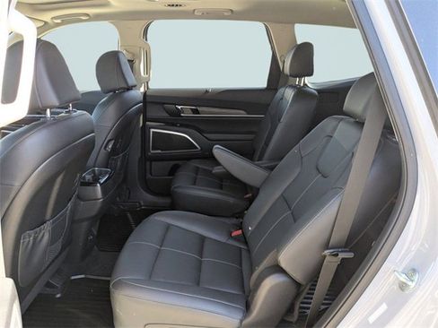 Used 2022 Kia Telluride EX w/ EX Premium Package image 9