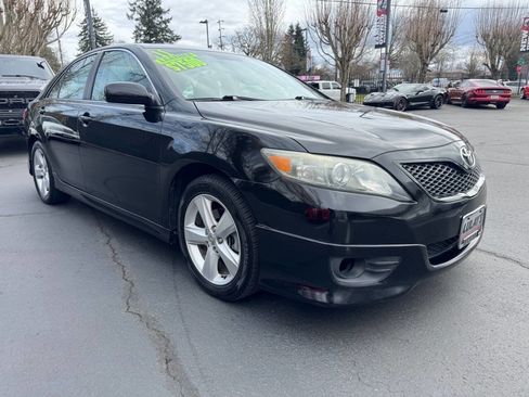 Used 2011 Toyota Camry SE w/ SE/XLE Extra-Value Pkg image 6