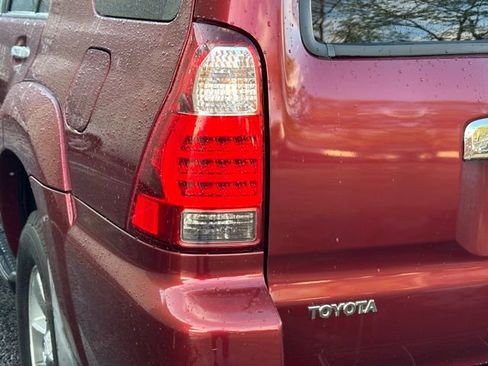 Used 2007 Toyota 4Runner SR5 AWD/4WD image 13