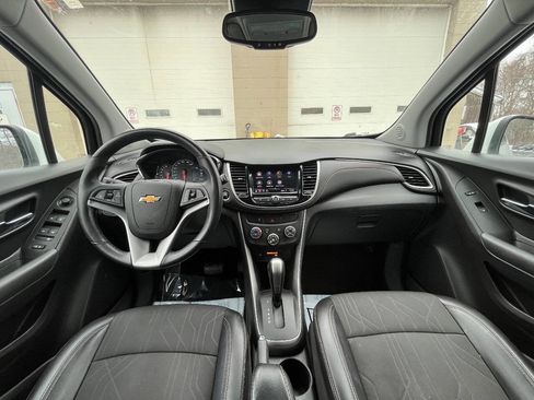 Used 2020 Chevrolet Trax LT w/ LT Convenience Package image 18