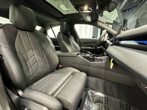 Used 2025 BMW 530i xDrive w/ Premium Package image 28