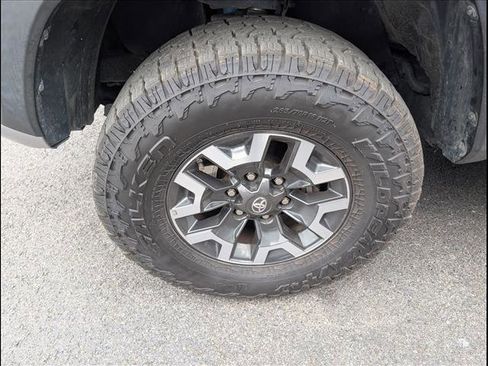 Used 2020 Toyota Tacoma TRD Off-Road image 8