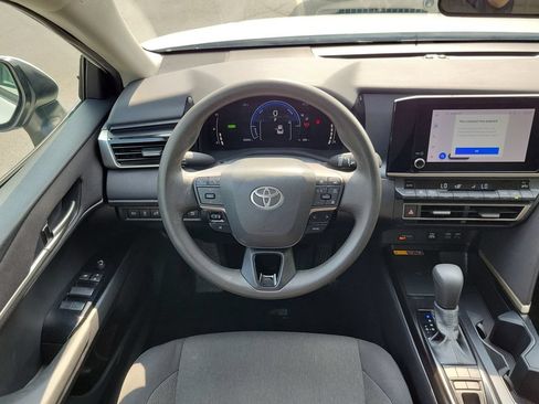 Used 2025 Toyota Camry LE FWD image 13
