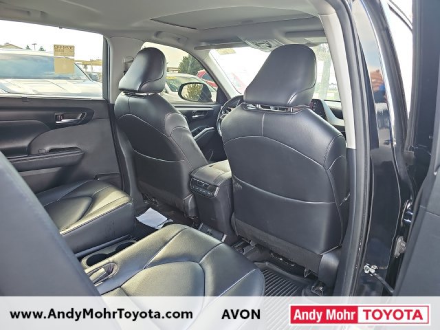 Used 2022 Toyota Highlander XLE FWD image 19