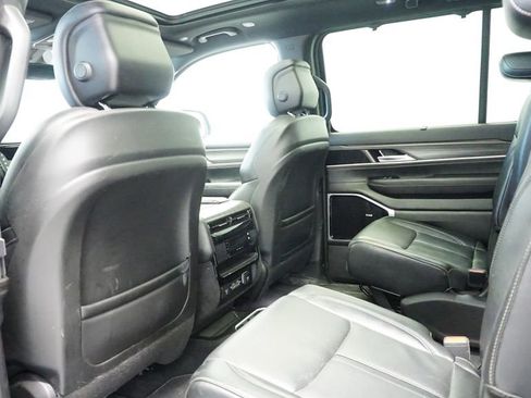 Used 2023 Jeep Wagoneer Series III w/ Premium Group I image 19