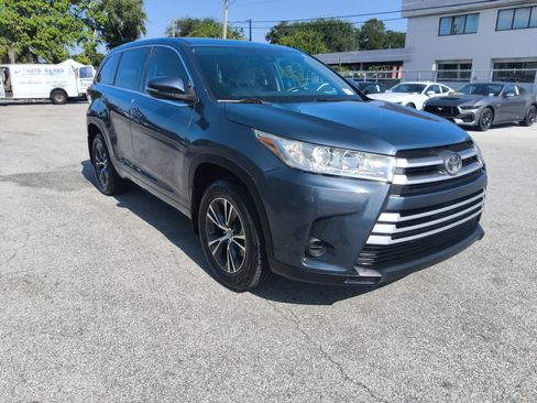 Used 2018 Toyota Highlander LE FWD image 8