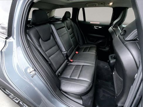 Used 2020 Volvo V60 T5 Cross Country image 24