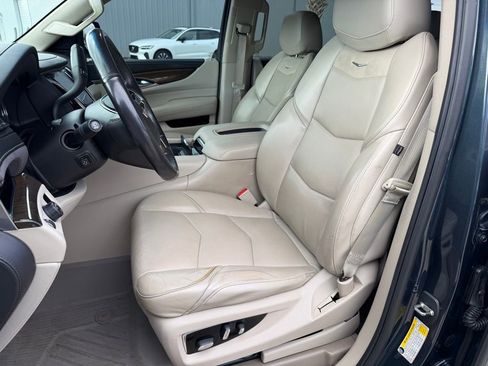 Used 2019 Cadillac Escalade Premium Luxury image 13