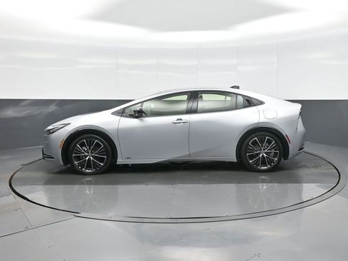 Used 2024 Toyota Prius XLE image 4