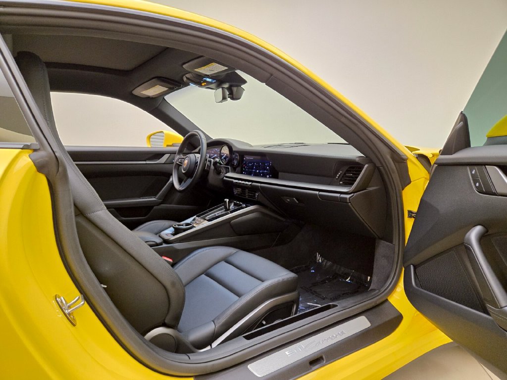 Used 2023 Porsche 911 Carrera RWD image 21