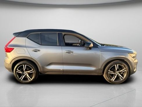Used 2019 Volvo XC40 T5 R-Design AWD/4WD image 6