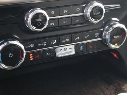 Used 2023 Ford F150 Lariat AWD/4WD image 27