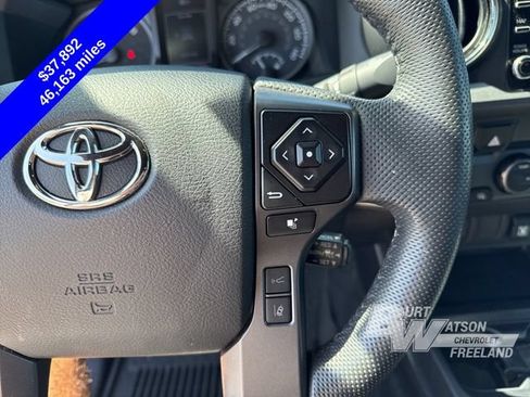 Used 2022 Toyota Tacoma TRD Sport AWD/4WD image 22