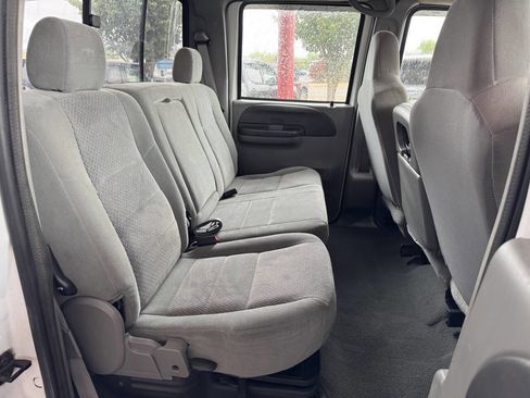 Used 2004 Ford F350 XLT image 12