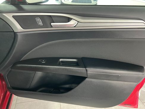 Used 2020 Ford Fusion SE FWD image 27
