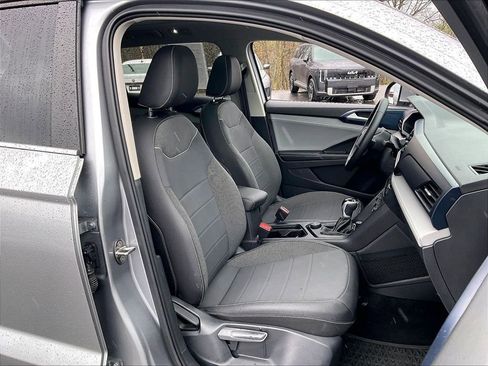 Used 2024 Volkswagen Taos SE w/ Panoramic Sunroof Package AWD/4WD image 10